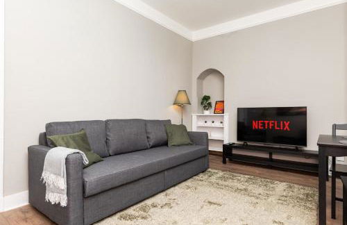 2 Bedroom Flat - Free Parking - by Holiday Homes - Foto 2