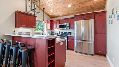 Upper Deck by Simple Life Rentals - Photo 2