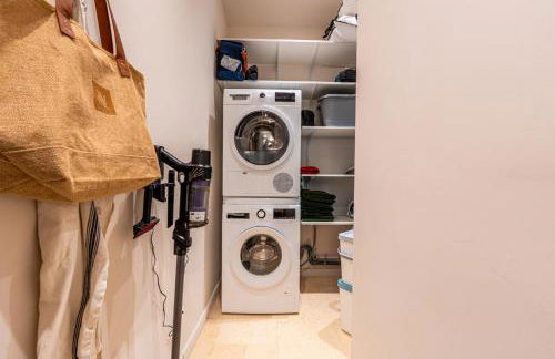 Gorgeous village home with heated pool, ideally located - Foto 25