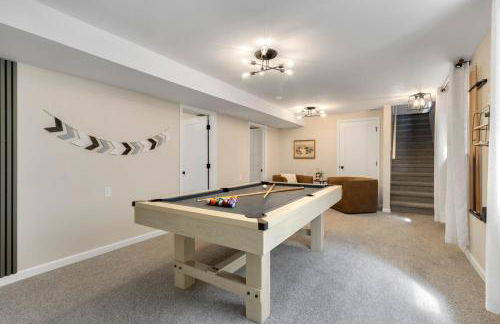 Downtown Windsor Home with Hot Tub and Pool Table - Foto 53