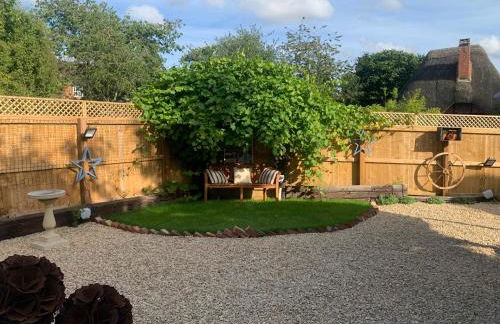 The Shack - Thatched Self Contained Annex - Photo 30