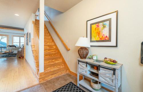 Wolf's Den~Views~Hot Tub~Home Theater~Hatley Ski! - Foto 10