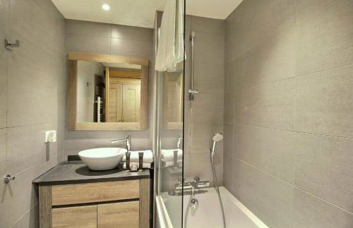 ARC 1600, LE RIDGE, Appartement 07 personnes Vue Montagne - ski aux pieds - Sauna, Hammam, Piscine, Salle de salle de sport-fitness - Foto 15