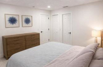 Sunny Oasis Near the Beach with 4BR and 3BA Pool Home - Foto 35