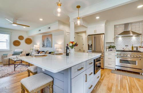 Dtwn Retreat with Game Room! Walk to Hampton Park - Foto 8