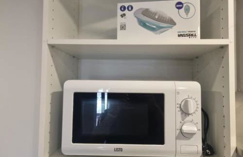 F2 ou F3 ,appartement climatisé neuf, magnifique vue sur mer et aéroport, proche tram et gare sncf 1 min,aéroport 3 minutes, 3 rooms, new AC apartment, magnificent sea and airport views, close to tram and SNCF train station 1 min, airport 3 min - Foto 17