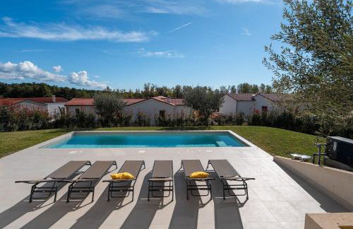 Besonderes Steinhaus mit Privatpool, Panoramablick, Garten, Grill, Waschmaschine - Foto 8