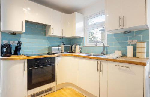 Spacious Retreat 5 Beds Sleeps 8 Free Parking - Foto 8