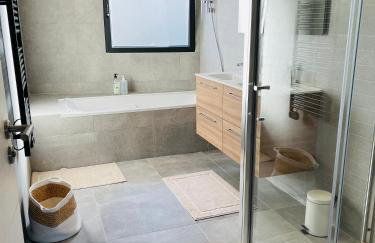 Maison neuve 3 chambres Nantes - confort pour famille & amis, wifi, parking - Foto 9