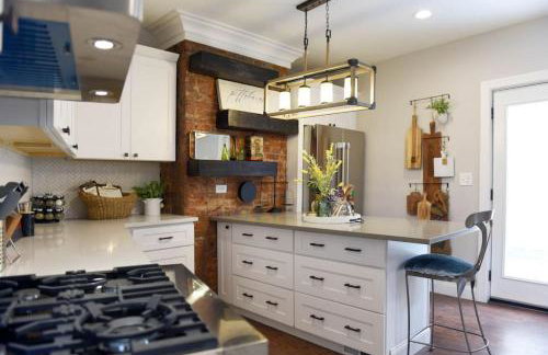 HostWise Stays - The Carnegie - Sauna, 1 Block from Butler St, Family Friendly - Foto 28