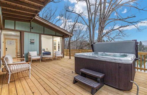 Lazy Lake 3BR Cabin w/ Mtn Views + Hot Tub +Wi-Fi - Foto 3