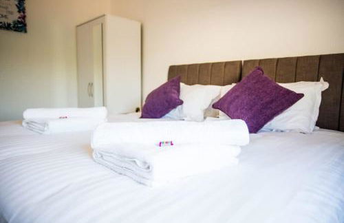 Halford House 3 Bed Town Centre Home from Home with Parking for 2 cars Prime Location Tamworth - Photo 26