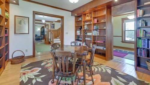 Large Home with Indoor Basketball Court and Game Room! - Foto 2