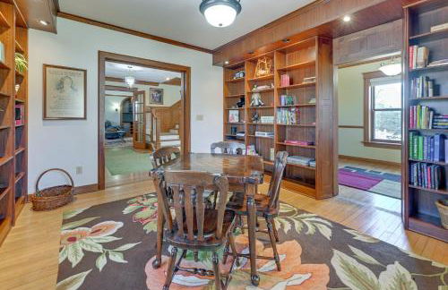 Large Home with Indoor Basketball Court and Game Room! - Foto 2