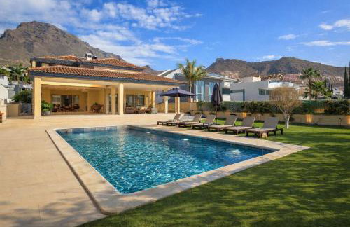 5 bedrooms Villa Costa Adeje - Photo 1