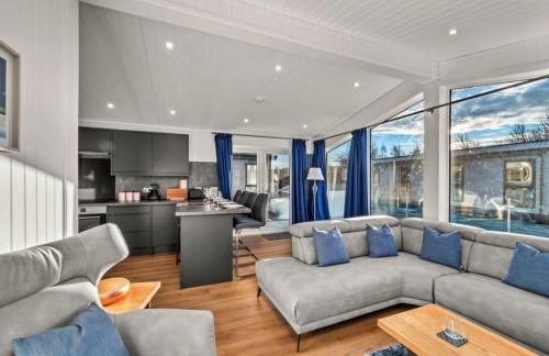 Finest Retreats - Silverwood Deluxe Chalet - Photo 6