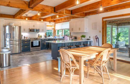 Pool and Screened Deck! Home 2 Mi to Mashpee Commons - Foto 1