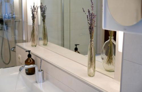 NEU - 4 Zimmer, 4 Betten, 5 Min zum HBF, Terrasse, 160qm - Foto 24