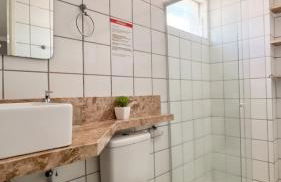 Apto com Varanda, Vista e Piscina a 50m da Praia - Foto 25