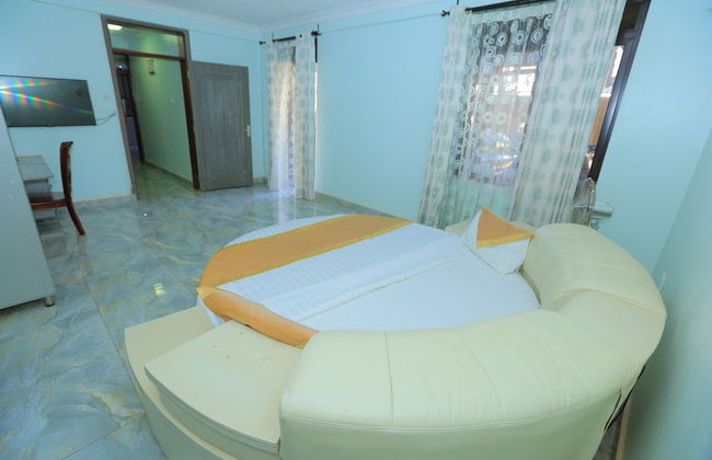 Goldmark Apartments - Photo 5