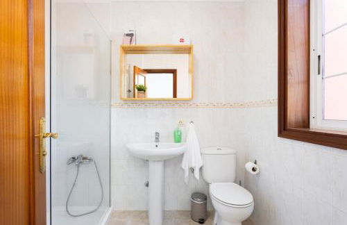 TenoHomes Warm and Comfortable Stay, Los Silos - Foto 18