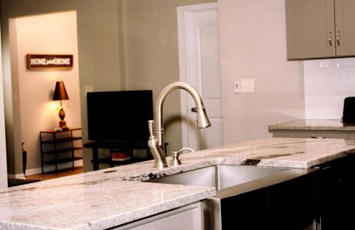 New 4 Bedroom House for Downtown Travelers - Foto 13