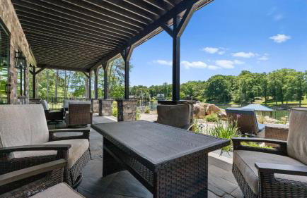 Gray Fox Lodge by Avantstay Waterslide Pool, Theater Sleeps 21 - Foto 36