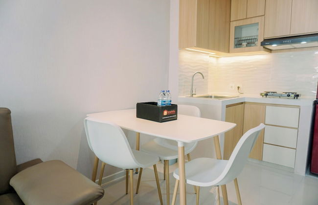 Comfort 1Br With Working Room At Daan Mogot City Apartment - Foto 5