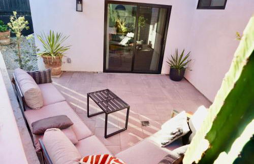 Private Family Friendly Guest Home - Photo 25