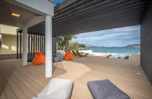 VILLA FUX ZRCE Novalja - direkt am Strand - Photo 1