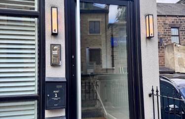 Central 2-Bed Apartment with Balcony & Parking - Foto 12