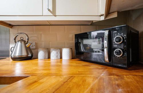 Cozy Waterfront Apartment - Free Parking & Wi-Fi - Photo 17