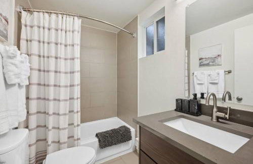 Cozy DT Bellevue Apt | Fast Wi-Fi & Free Parking - Foto 38