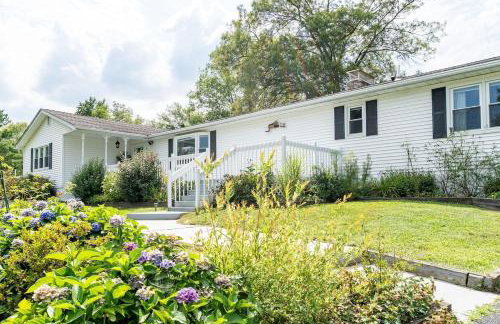 The Yuzu stunning mountain retreat with hot tub - Foto 24