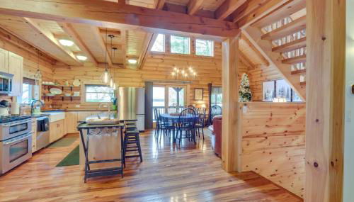 Modern Log Cabin with Rec Room, Steps to Lake! - Foto 3