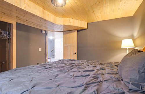 Northwoods Escape Lakeside Retreat with Deck - Foto 19