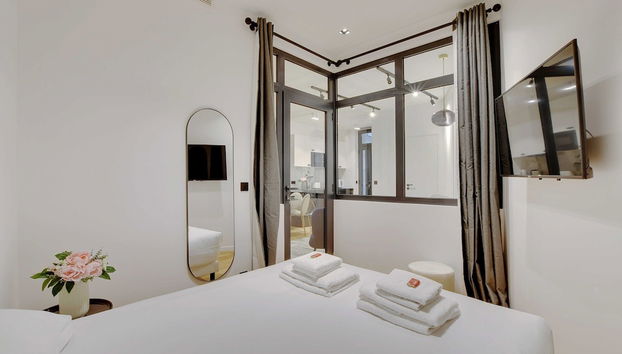 Authentic apt - 2br/6p - Rue des Martyrs - Opera - Foto 5, Habitación