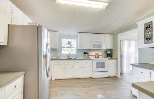 Lakefront Prosperity Home with Private Boat Dock - Foto 7