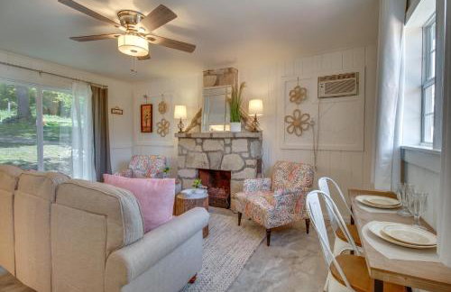 Cozy Mountain Home Cottage Walk to Marina! - Foto 7