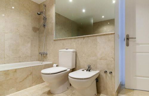 Modern apartment with pool on the beachfront in Marbella by SharingCo - Photo 27