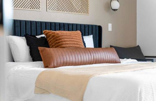 The Luxx - ALL NEW / 4 BD / Poolside / Hot Tub / Lake View - Foto 25