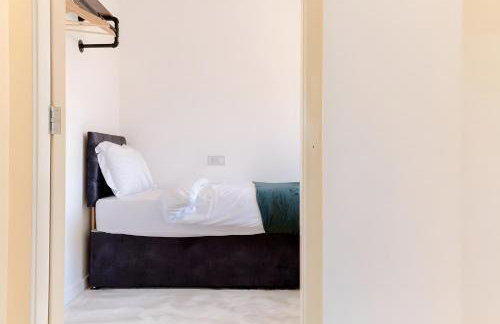 FREE parking, LARGE House for Contractors & Families, Sleeps 7, 25 mins to MANCHESTER & LIVERPOOL - Foto 17