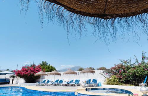 18 Person Bachelorette Pool Parties - Photo 12