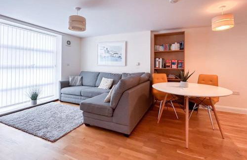 Waterside apartment, central Falmouth, Vi-spring king bed, gated parking - Foto 6