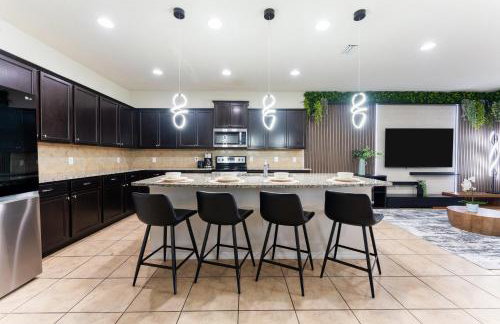 Luxury 8BR Villa with Pool, Spa, Theater & Game Room near Disney - Foto 8