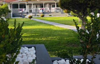 Garlis Apartments - Photo 8