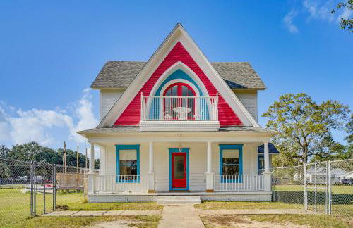 2 Mi to Gator Chateau Vibrant Home with Balcony - Foto 1