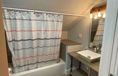 Bright 4BR Bungalow Sleep 12 near Des Moines & i80 - Foto 13