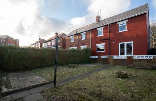 Stylish 3 Bed House-Free Parking - by Holiday Homes - Photo 16