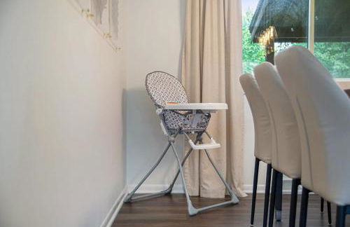 Cozy & Elegant Gem Fenced Yard BBQ & Games - Foto 15